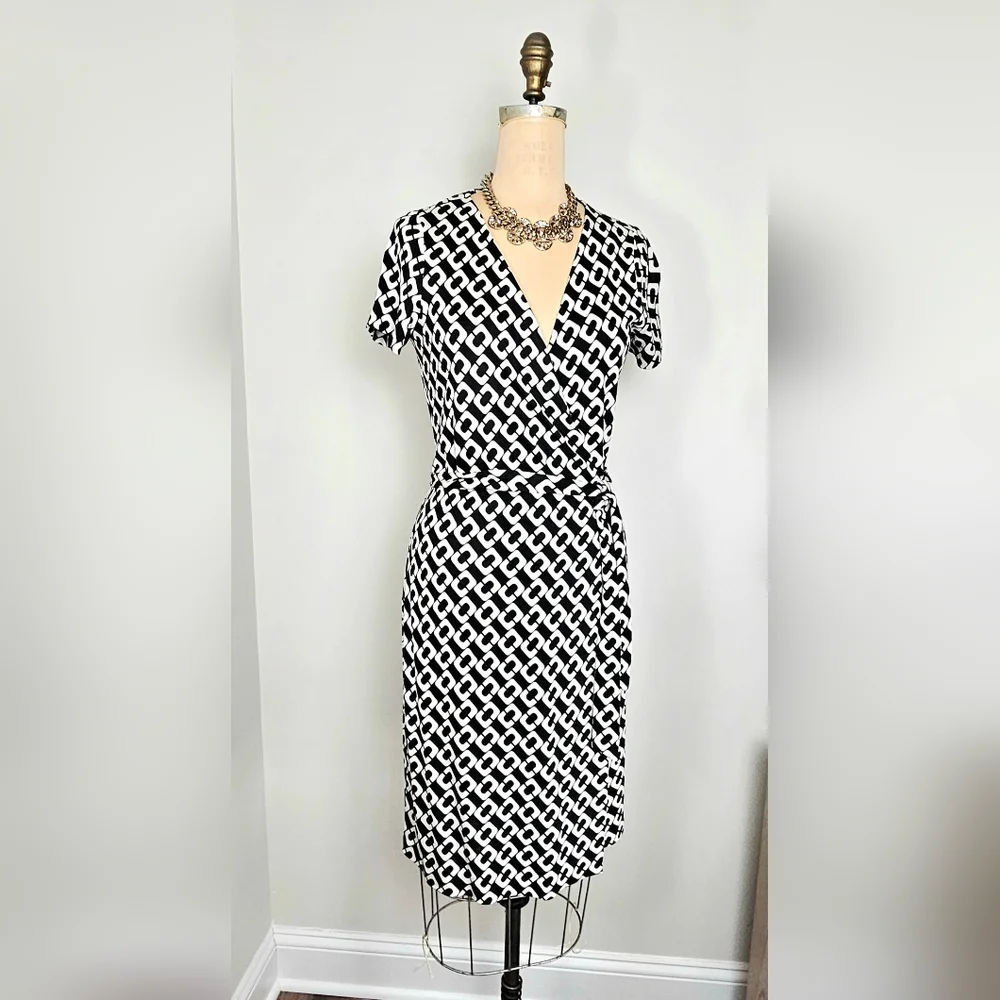 Diane von Furstenberg Silk Jersey Wrap Dress Black Cream Chain Print Size 6 - Picture 6 of 14